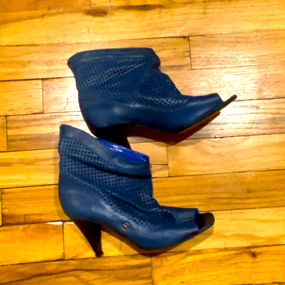 Blue real leather shoes